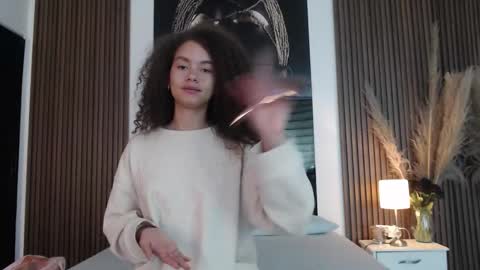 Mtica Brennet online show from 11-19-25, 03:17