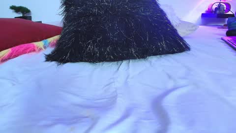 Snapshot of miwa_cutte chatting on 12-18-24, 02:21 Miwa online show from 12-18-24, 02:21