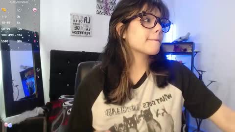 Snapshot of mixie_cute chatting on 11-04-25, 01:32 mixie_cute online show from 11-04-25, 01:32