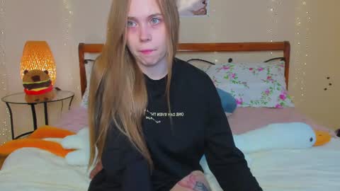 Snapshot of miya_soft chatting on 07-24-26, 01:47 Miya online show from 07-24-26, 01:47