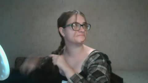 Snapshot of miyabe chatting on 12-17-24, 10:44 Milana online show from 12-17-24, 10:44