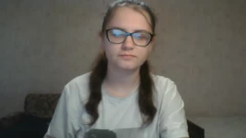 Snapshot of miyabe chatting on 12-18-24, 10:19 Milana online show from 12-18-24, 10:19