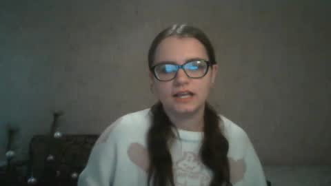 Snapshot of miyabe chatting on 02-12-25, 01:27 Milana online show from 02-12-25, 01:27