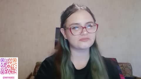 Snapshot of miyabe chatting on 09-17-25, 01:35 Milana online show from 09-17-25, 01:35