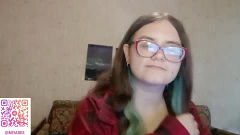 Snapshot of miyabe chatting on 09-23-25, 01:36 Milana online show from 09-23-25, 01:36