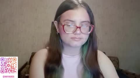 Snapshot of miyabe chatting on 10-05-25, 05:39 Milana online show from 10-05-25, 05:39
