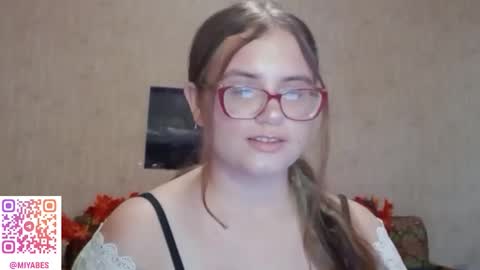 Snapshot of miyabe chatting on 10-08-25, 01:42 Milana online show from 10-08-25, 01:42