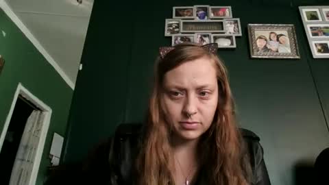 Snapshot of miztrezk chatting on 11-25-25, 03:12 miztrezk online show from 11-25-25, 03:12