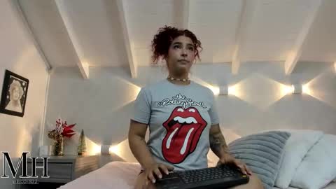 Snapshot of mizzhell_ chatting on 12-18-25, 03:34 mizzhell_ online show from 12-18-25, 03:34