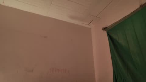 Snapshot of mli739709 chatting on 05-19-26, 01:00 MoonLipson online show from 05-19-26, 01:00