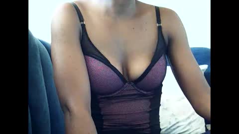 Snapshot of mlle_kali chatting on 09-30-25, 05:01 Mlle Kali online show from 09-30-25, 05:01