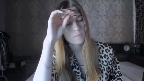 Lili online show from 10-09-25, 10:46