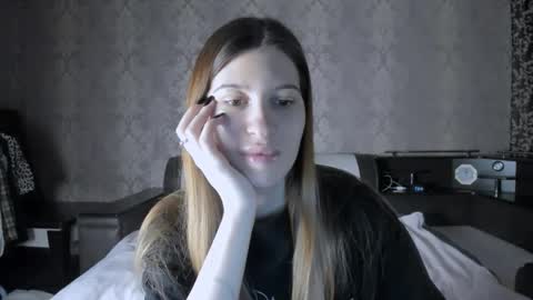 Lili online show from 11-28-25, 09:56