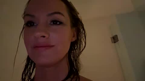 Snapshot of mmmmyesplease1 chatting on 12-17-24, 04:00 mmmmyesplease1 online show from 12-17-24, 04:00
