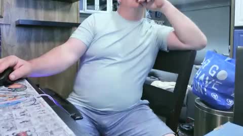 Snapshot of mmmthatsfunnn chatting on 05-14-26, 03:24 mmmthatsfunnn online show from 05-14-26, 03:24