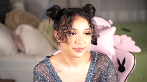 Snapshot of moan_4_you chatting on 01-24-25, 10:19 Ruxxx online show from 01-24-25, 10:19