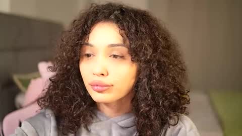 Snapshot of moan_4_you chatting on 02-18-25, 02:16 Ruxxx online show from 02-18-25, 02:16