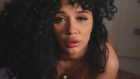 Snapshot of moan_4_you chatting on 09-17-25, 02:35 Ruxxx online show from 09-17-25, 02:35