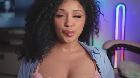 Snapshot of moan_4_you chatting on 10-20-25, 08:15 Ruxxx online show from 10-20-25, 08:15