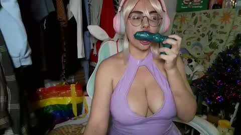 The Mochi Rainbow Variety Show online show from 12-31-24, 08:23