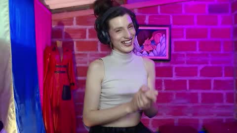 Snapshot of moira_hot chatting on 09-25-25, 10:35 moira_hot online show from 09-25-25, 10:35