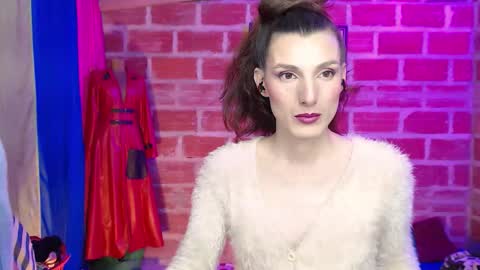 Snapshot of moira_hot chatting on 10-06-25, 05:05 moira_hot online show from 10-06-25, 05:05