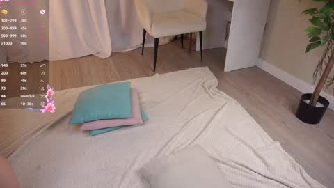 Laura online show from 10-13-25, 01:33