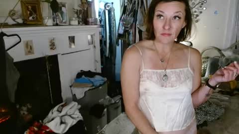 Snapshot of moistknickerchick chatting on 12-02-24, 04:42 MoistKnickerChick online show from 12-02-24, 04:42
