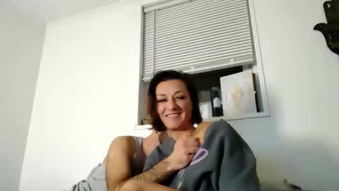 Snapshot of moistknickerchick chatting on 12-14-24, 03:18 MoistKnickerChick online show from 12-14-24, 03:18