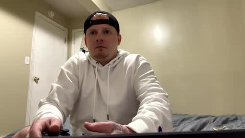 Snapshot of mojozz chatting on 12-16-24, 01:31 LookinForFun online show from 12-16-24, 01:31