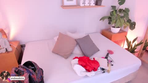 M o L l i E  online show from 02-05-25, 11:55