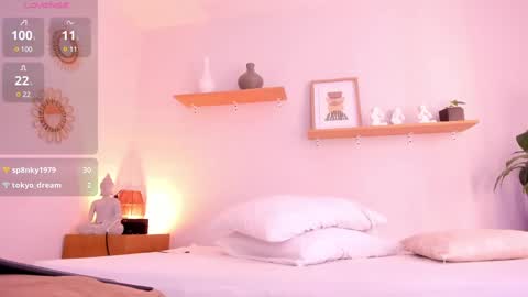 M o L l i E  online show from 02-12-25, 03:38