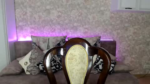 Snapshot of molli_and_tom chatting on 11-27-25, 01:07 Bitcoin 1P8NuZxsaNsQTx7wJJJ7Ao1mic4nvJPVLC online show from 11-27-25, 01:07