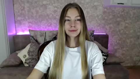 Snapshot of molli_and_tom chatting on 11-27-25, 08:44 Bitcoin 1P8NuZxsaNsQTx7wJJJ7Ao1mic4nvJPVLC online show from 11-27-25, 08:44