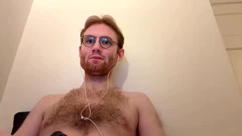 Snapshot of molliter chatting on 12-22-25, 05:43 molliter online show from 12-22-25, 05:43