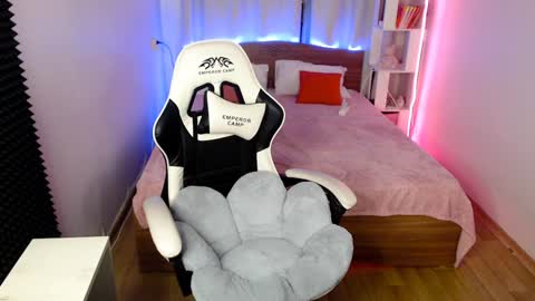 Molly Prvt is open online show from 01-22-25, 02:56