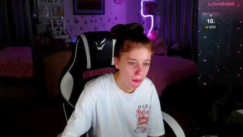 Molly Prvt is open online show from 09-09-25, 11:10