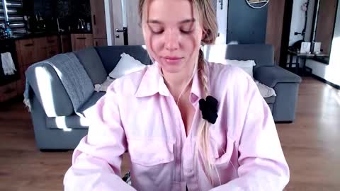 Molly online show from 03-11-26, 01:17