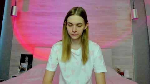 Molly Hunt online show from 04-08-26, 04:01