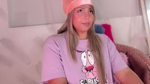 Snapshot of molly_logan chatting on 11-26-25, 08:54 molly_logan online show from 11-26-25, 08:54