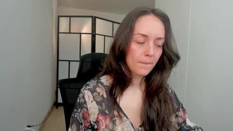 Snapshot of molly_marmalade_ chatting on 12-04-25, 04:05 MOLLY online show from 12-04-25, 04:05