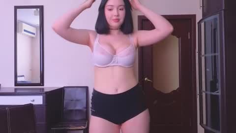 molly_millerr online show from 02-28-25, 07:37