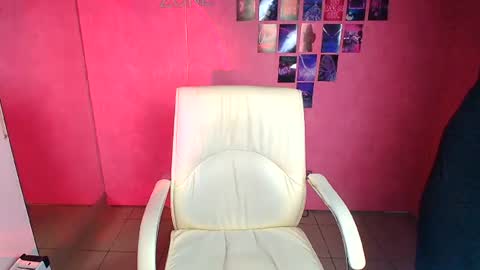 Snapshot of molly_mis chatting on 07-15-26, 11:37 Molly online show from 07-15-26, 11:37