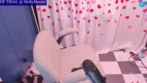 Snapshot of molly_moons chatting on 05-20-26, 08:37 molly_moons online show from 05-20-26, 08:37