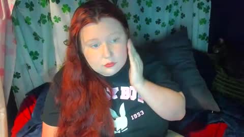 Snapshot of molly_moons chatting on 05-25-26, 09:32 molly_moons online show from 05-25-26, 09:32