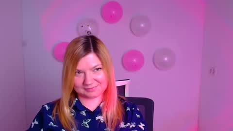Snapshot of molly_moree chatting on 02-15-25, 09:27 Molly online show from 02-15-25, 09:27