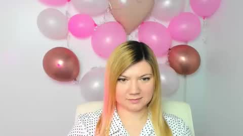 Snapshot of molly_moree chatting on 02-19-25, 01:39 Molly online show from 02-19-25, 01:39