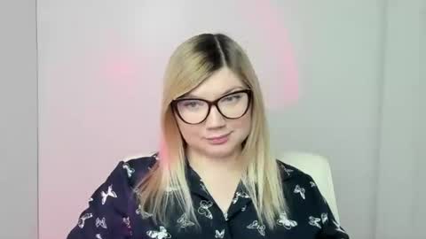 Molly online show from 10-20-25, 11:43