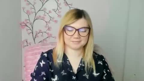 Molly online show from 03-26-26, 12:44