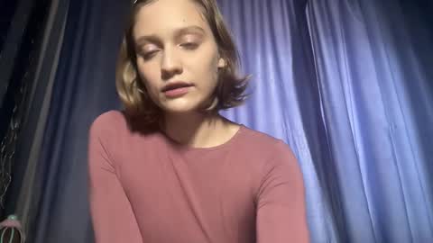 Snapshot of molly_poly chatting on 11-13-25, 09:52 molly_poly online show from 11-13-25, 09:52